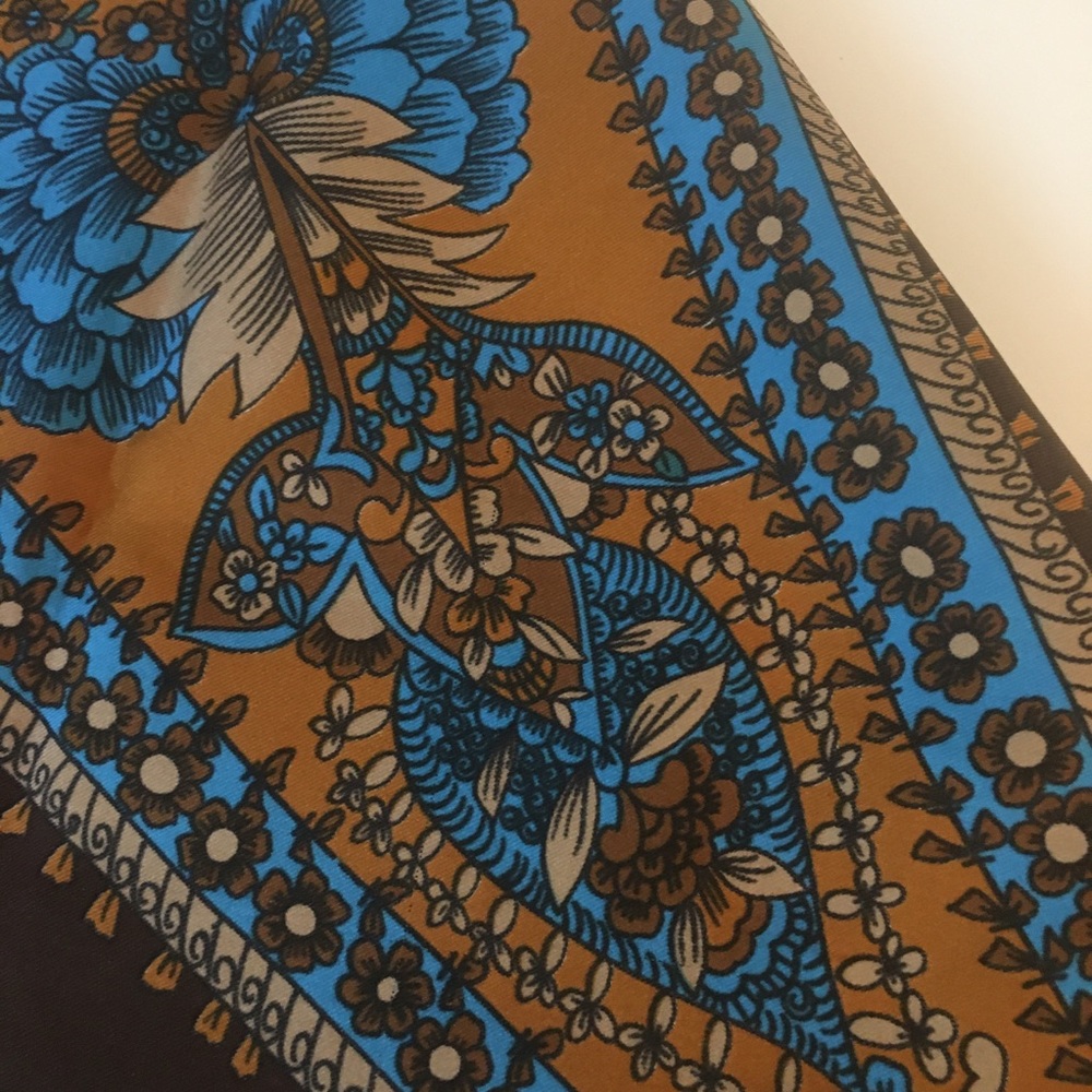 Detailed scarf - Picture 2 of 3